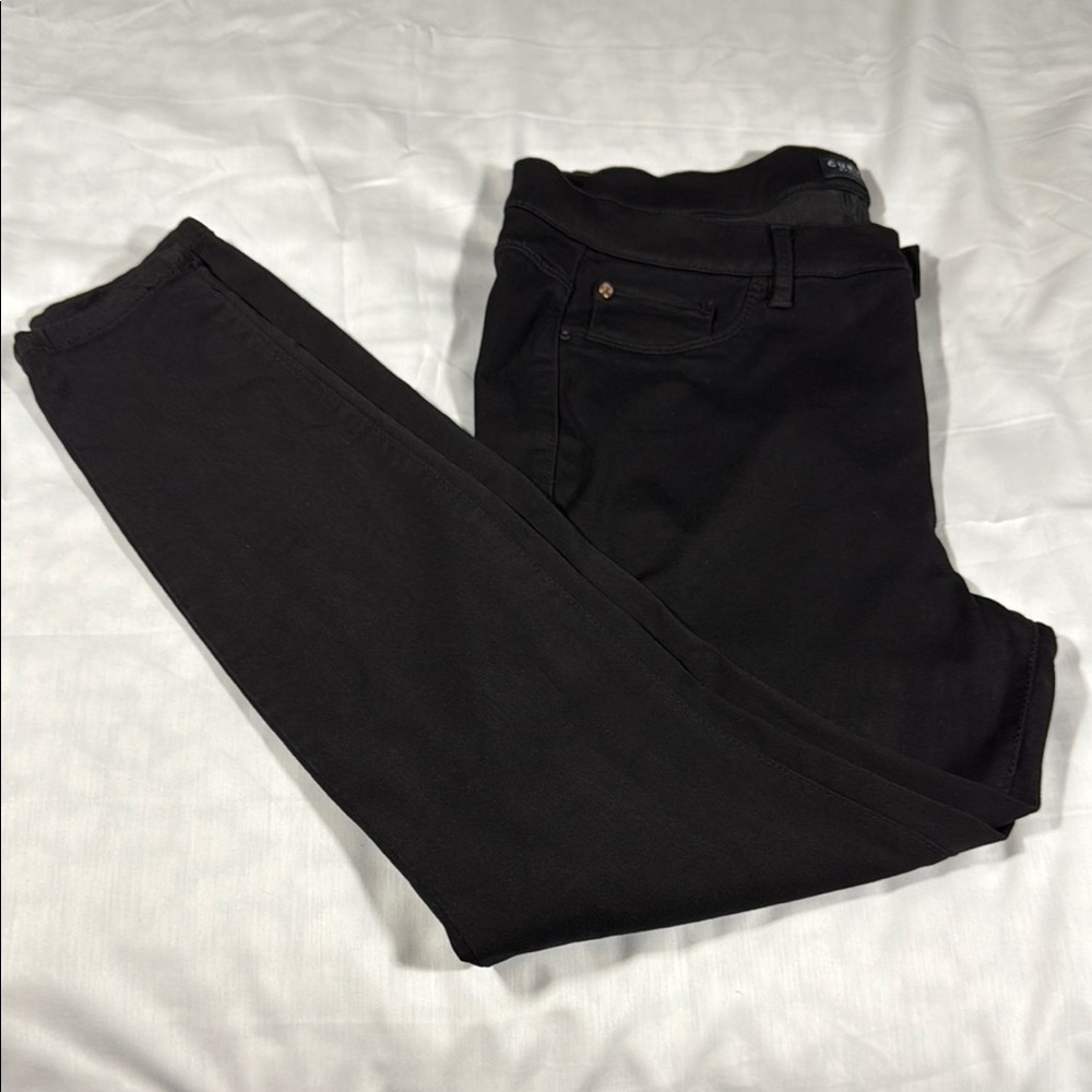 Curve Appeal Essential Black Skinny Jeans with Modern Fit - Picture 9 of 12